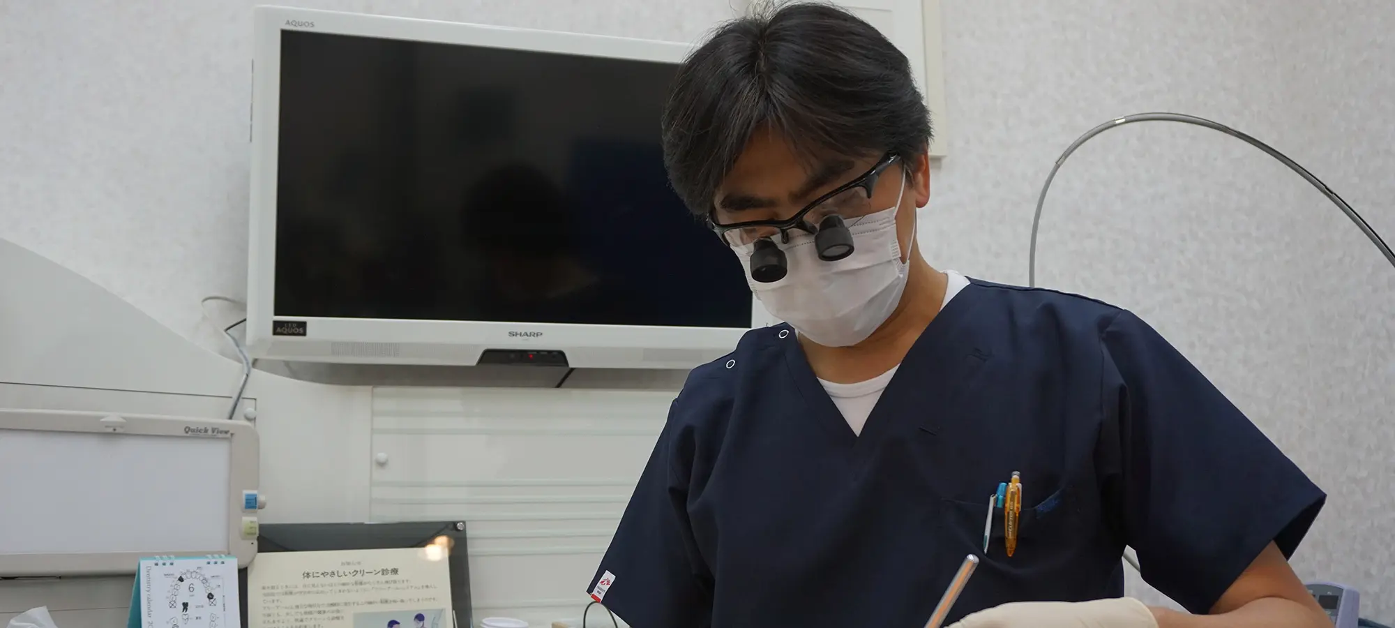 鷲見院長診療風景